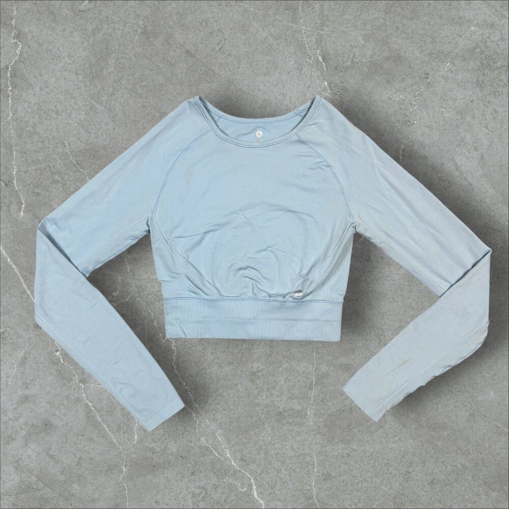 Women's Aura Athletica Cropped Long Sleeve w/ Thumb Holes Workout Shirt - Small